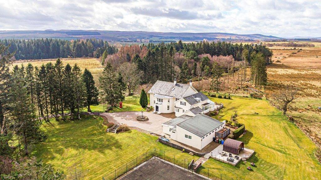 Finn Village - Loch Lomond Villa B&B - Black Room With Jacuzzi-Style Bath Glasgow Exterior photo