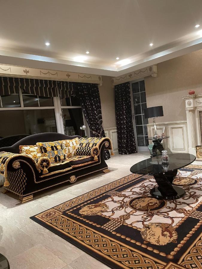Finn Village - Loch Lomond Villa B&B - Black Room With Jacuzzi-Style Bath Glasgow Exterior photo
