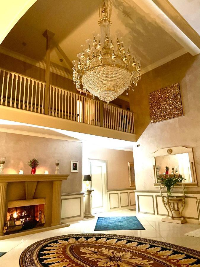 Finn Village - Loch Lomond Villa B&B - Black Room With Jacuzzi-Style Bath Glasgow Exterior photo