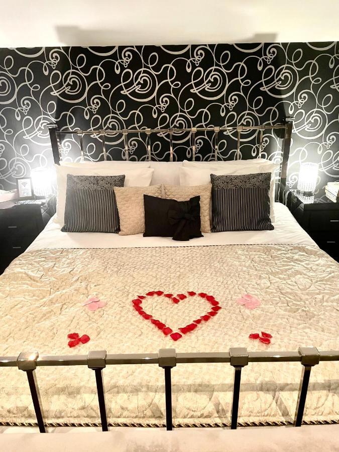 Finn Village - Loch Lomond Villa B&B - Black Room With Jacuzzi-Style Bath Glasgow Exterior photo